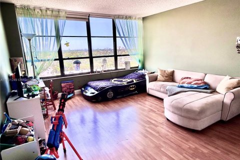Copropriété à vendre à Hallandale Beach, Floride: 2 chambres, 130.06 m2 № 2090453 - photo 8
