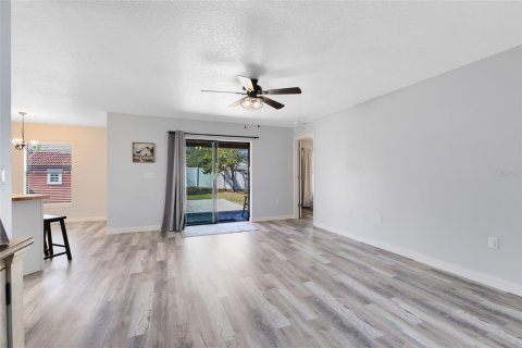 House in Tavares, Florida 3 bedrooms, 137.77 sq.m. № 1530035 - photo 4