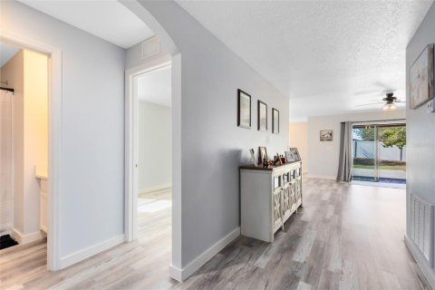 House in Tavares, Florida 3 bedrooms, 137.77 sq.m. № 1530035 - photo 3