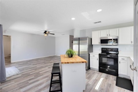 House in Tavares, Florida 3 bedrooms, 137.77 sq.m. № 1530035 - photo 10