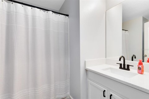 House in Tavares, Florida 3 bedrooms, 137.77 sq.m. № 1530035 - photo 21