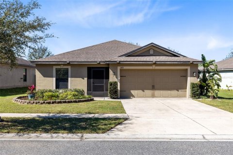 House in Tavares, Florida 3 bedrooms, 137.77 sq.m. № 1530035 - photo 1