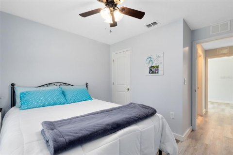 House in Tavares, Florida 3 bedrooms, 137.77 sq.m. № 1530035 - photo 20