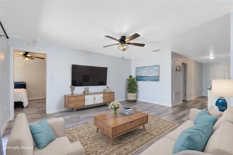 House in Tavares, Florida 3 bedrooms, 137.77 sq.m. № 1530035 - photo 6
