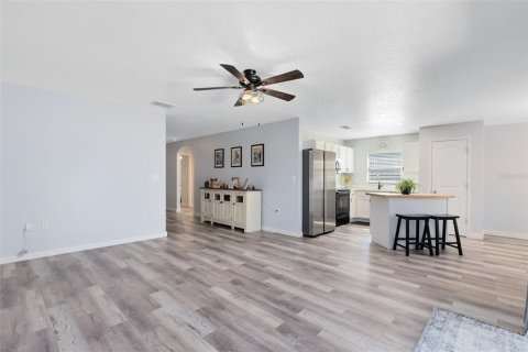 House in Tavares, Florida 3 bedrooms, 137.77 sq.m. № 1530035 - photo 5