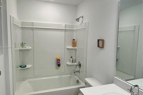 Touwnhouse à vendre à Sarasota, Floride: 2 chambres № 2252358 - photo 21