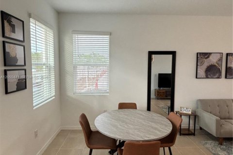 Touwnhouse à vendre à Sarasota, Floride: 2 chambres № 2252358 - photo 6