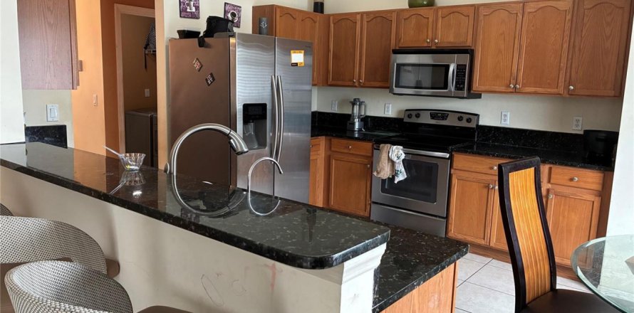 House in Port St. Lucie, Florida 4 bedrooms, 162.58 sq.m. № 2083244