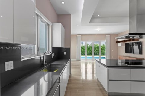 Villa ou maison à vendre à Doral, Floride: 5 chambres, 335.93 m2 № 2004751 - photo 22