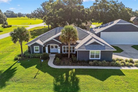 House in Ocala, Florida 3 bedrooms, 196.21 sq.m. № 1893606 - photo 1