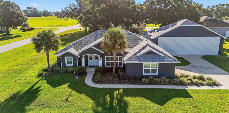 House in Ocala, Florida 3 bedrooms, 196.21 sq.m. № 1893606