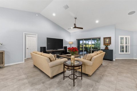 House in Ocala, Florida 3 bedrooms, 196.21 sq.m. № 1893606 - photo 7