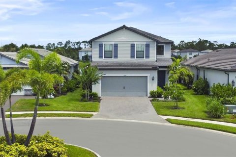 House in Bradenton, Florida 5 bedrooms, 245.08 sq.m. № 1806663 - photo 1