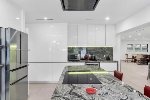 Villa ou maison à vendre à Miami Shores, Floride: 4 chambres, 238.85 m2 № 2015901 - photo 4