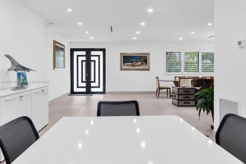 Villa ou maison à vendre à Miami Shores, Floride: 4 chambres, 238.85 m2 № 2015901 - photo 5