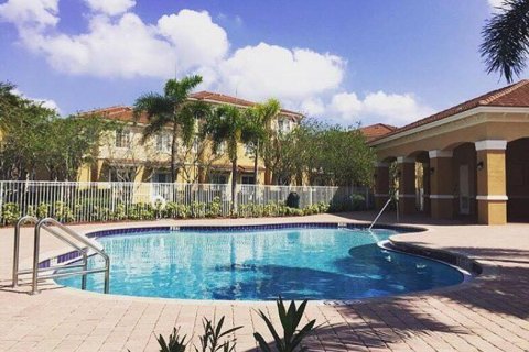 Adosado en alquiler en Miramar, Florida, 3 dormitorios, 159.79 m2 № 1172188 - foto 1