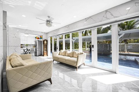 Casa en alquiler en Pinecrest, Florida, 5 dormitorios, 382.66 m2 № 1858969 - foto 14