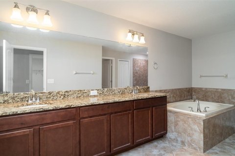 House in Ruskin, Florida 3 bedrooms, 227.8 sq.m. № 1833319 - photo 16