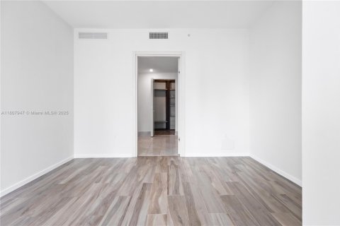 Condo in Miami, Florida, 3 bedrooms  № 1922831 - photo 24