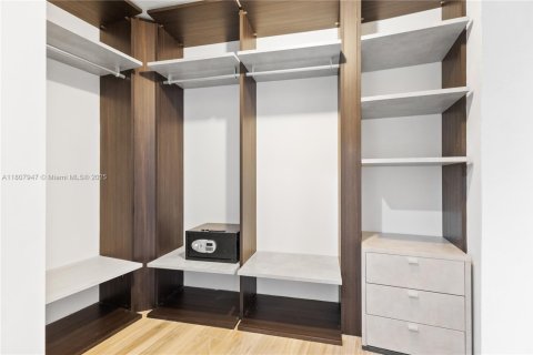 Condo in Miami, Florida, 3 bedrooms  № 1922831 - photo 27