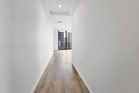 Condo in Miami, Florida, 3 bedrooms  № 1922831 - photo 13
