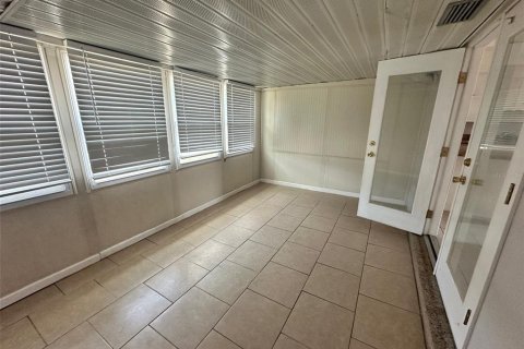 House in Saint Petersburg, Florida 2 bedrooms, 99.96 sq.m. № 1661986 - photo 7
