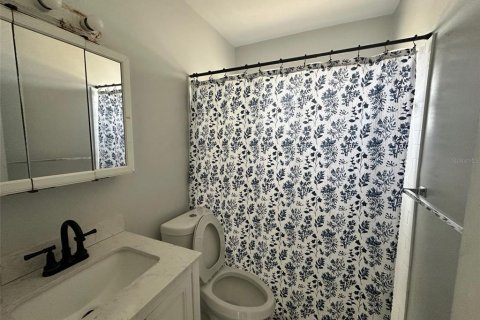 House in Saint Petersburg, Florida 2 bedrooms, 99.96 sq.m. № 1661986 - photo 3