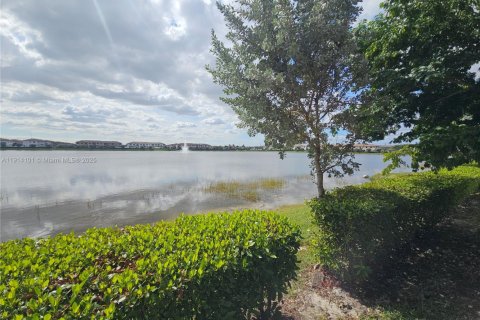 Casa en alquiler en Hialeah, Florida, 3 dormitorios, 137.77 m2 № 1969872 - foto 23