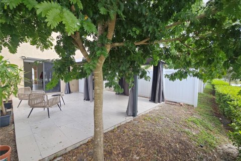 Casa en alquiler en Hialeah, Florida, 3 dormitorios, 137.77 m2 № 1969872 - foto 25