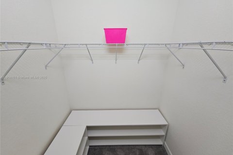 Casa en alquiler en Hialeah, Florida, 3 dormitorios, 137.77 m2 № 1969872 - foto 29