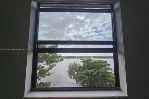 Casa en alquiler en Hialeah, Florida, 3 dormitorios, 137.77 m2 № 1969872 - foto 28