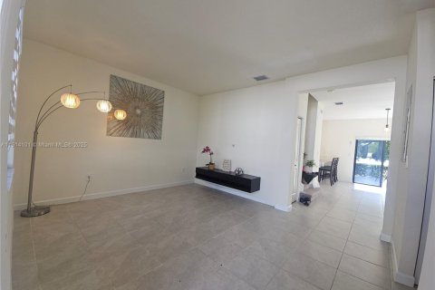 Casa en alquiler en Hialeah, Florida, 3 dormitorios, 137.77 m2 № 1969872 - foto 10