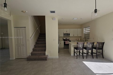 Casa en alquiler en Hialeah, Florida, 3 dormitorios, 137.77 m2 № 1969872 - foto 16
