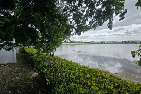 Casa en alquiler en Hialeah, Florida, 3 dormitorios, 137.77 m2 № 1969872 - foto 24