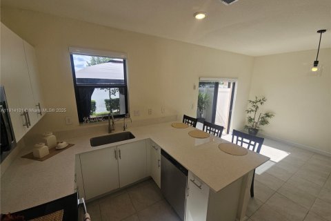 Casa en alquiler en Hialeah, Florida, 3 dormitorios, 137.77 m2 № 1969872 - foto 20