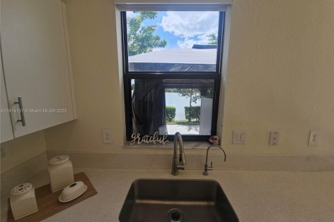 Casa en alquiler en Hialeah, Florida, 3 dormitorios, 137.77 m2 № 1969872 - foto 19