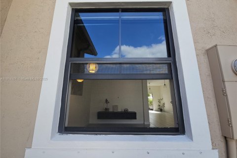 Casa en alquiler en Hialeah, Florida, 3 dormitorios, 137.77 m2 № 1969872 - foto 8