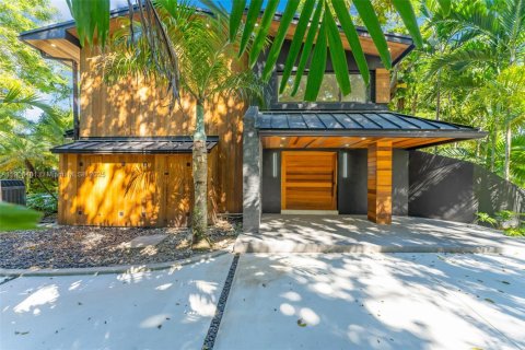 House in Pinecrest, Florida 4 bedrooms, 416.2 sq.m. № 1965792 - photo 2