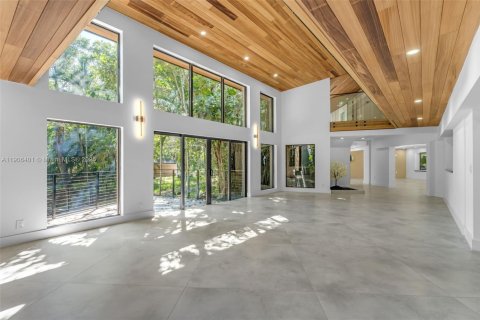 House in Pinecrest, Florida 4 bedrooms, 416.2 sq.m. № 1965792 - photo 13