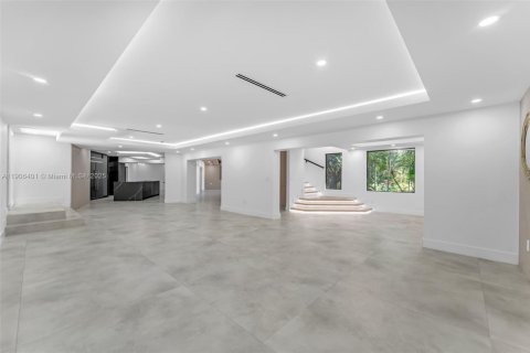 House in Pinecrest, Florida 4 bedrooms, 416.2 sq.m. № 1965792 - photo 5
