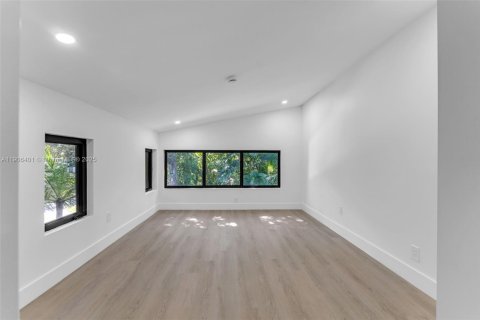 House in Pinecrest, Florida 4 bedrooms, 416.2 sq.m. № 1965792 - photo 29