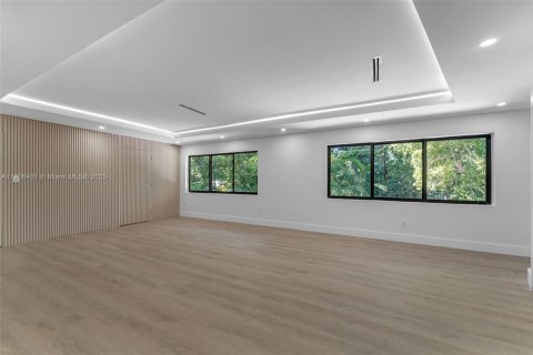 House in Pinecrest, Florida 4 bedrooms, 416.2 sq.m. № 1965792 - photo 22