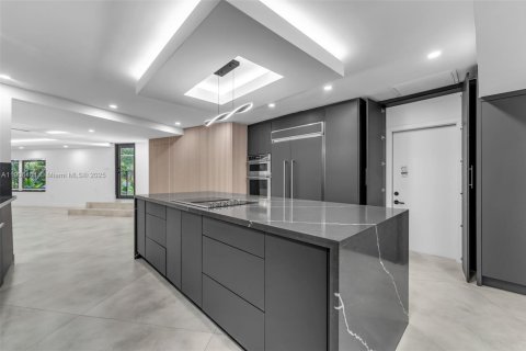 House in Pinecrest, Florida 4 bedrooms, 416.2 sq.m. № 1965792 - photo 10