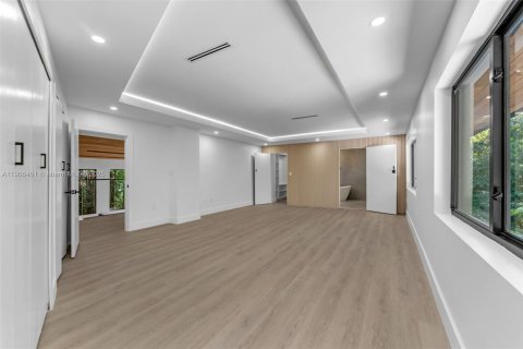 House in Pinecrest, Florida 4 bedrooms, 416.2 sq.m. № 1965792 - photo 23