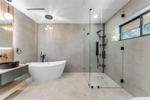 House in Pinecrest, Florida 4 bedrooms, 416.2 sq.m. № 1965792 - photo 27