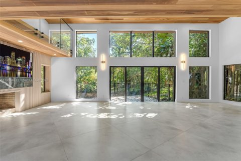 House in Pinecrest, Florida 4 bedrooms, 416.2 sq.m. № 1965792 - photo 12