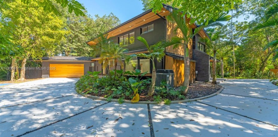 House in Pinecrest, Florida 4 bedrooms, 416.2 sq.m. № 1965792