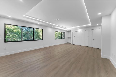 House in Pinecrest, Florida 4 bedrooms, 416.2 sq.m. № 1965792 - photo 25