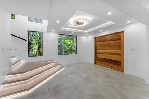 House in Pinecrest, Florida 4 bedrooms, 416.2 sq.m. № 1965792 - photo 20