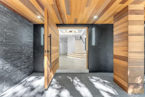 House in Pinecrest, Florida 4 bedrooms, 416.2 sq.m. № 1965792 - photo 3